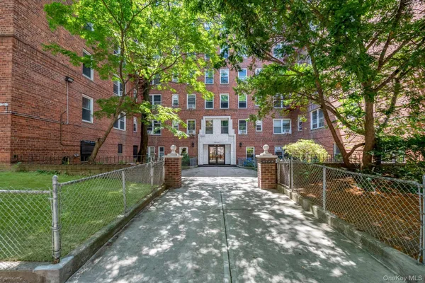 $368,000 | 144-44 41st Avenue, Unit 3N | Murray Hill - Flushing
