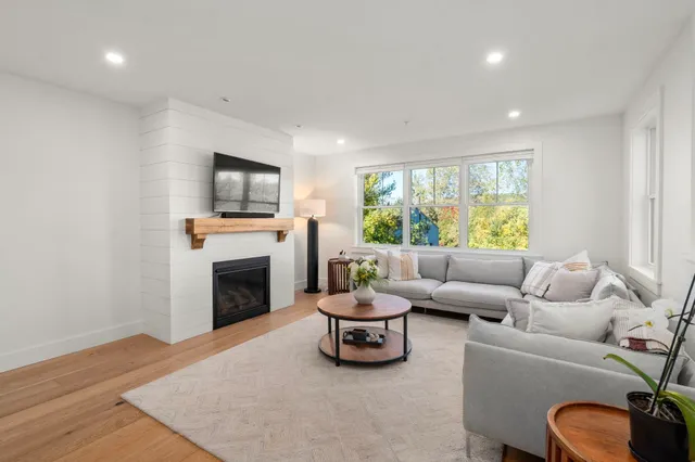 $829,900 | 12 Founders Square, Unit A, Greenland, NH 03840