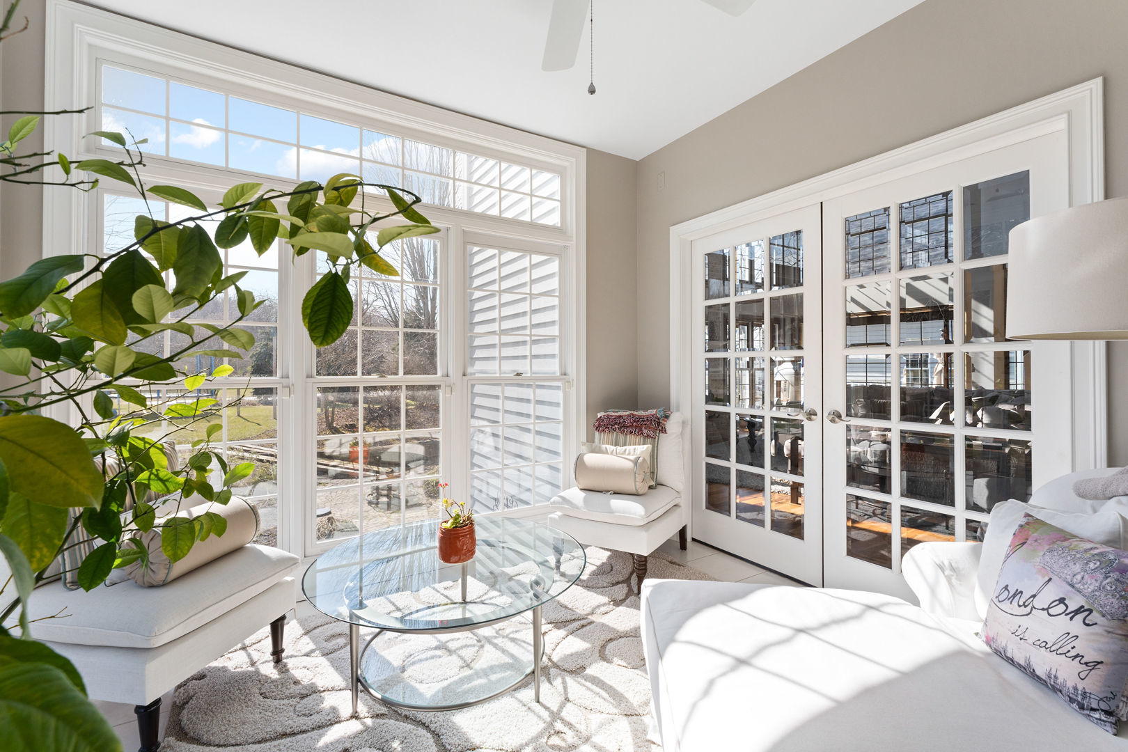 5-n098 Maple Court St. Charles, IL 60175 - Photo 15 of 34 a living room with furniture and a potted plant