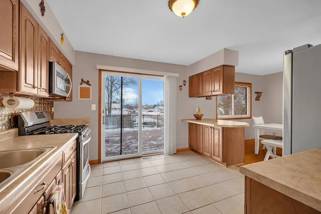 $345,000 | 700 Evergreen Court, Romeoville, IL 60446