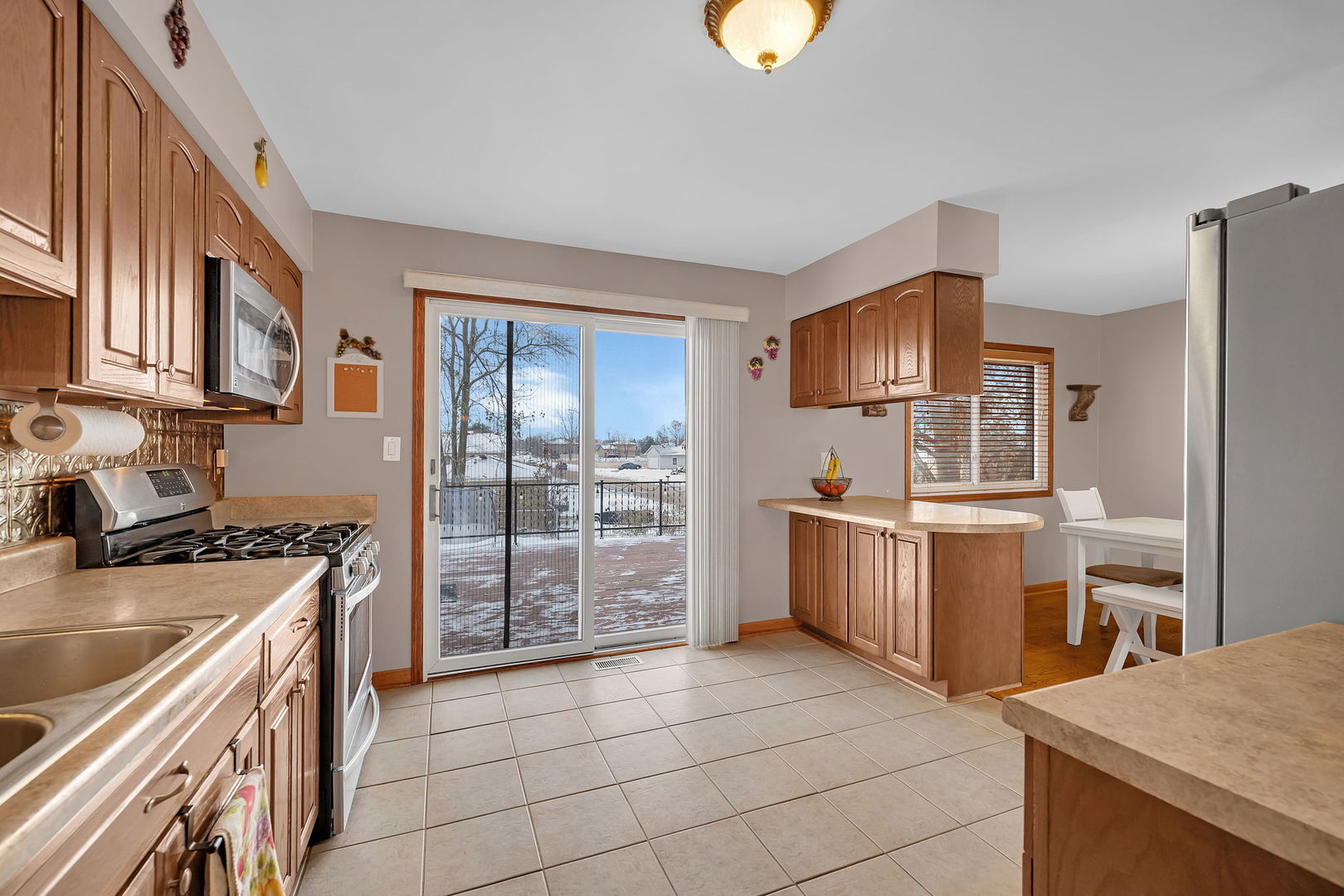 700 Evergreen Court Romeoville, IL 60446 - Photo 12 of 27 a kitchen with a stove a sink and a refrigerator