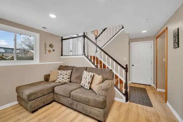 $345,000 | 700 Evergreen Court, Romeoville, IL 60446