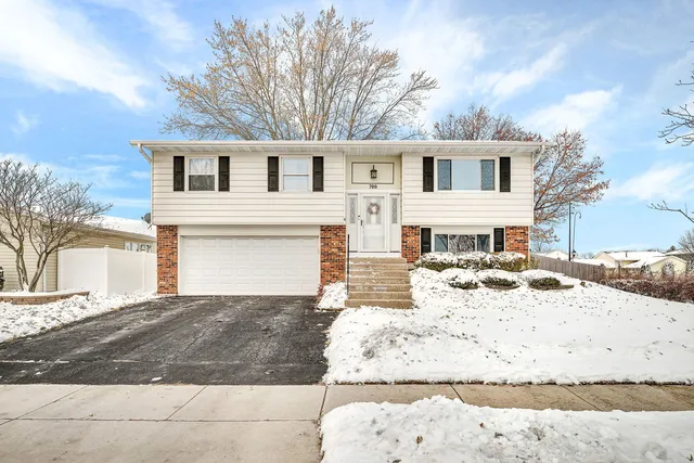 $345,000 | 700 Evergreen Court, Romeoville, IL 60446