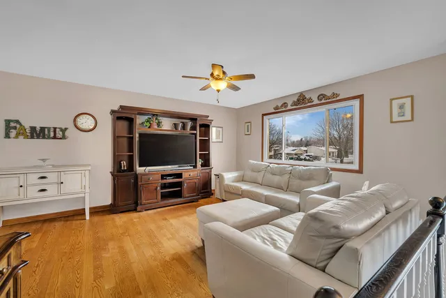 $345,000 | 700 Evergreen Court, Romeoville, IL 60446