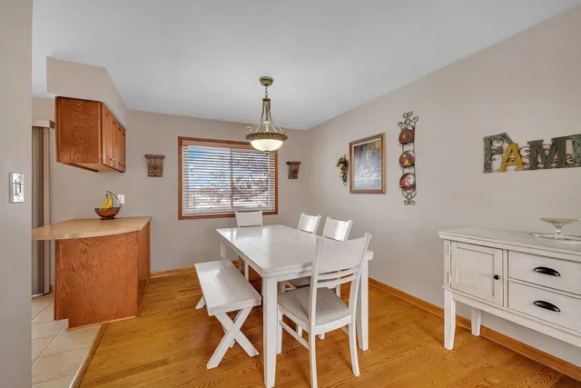 $345,000 | 700 Evergreen Court, Romeoville, IL 60446