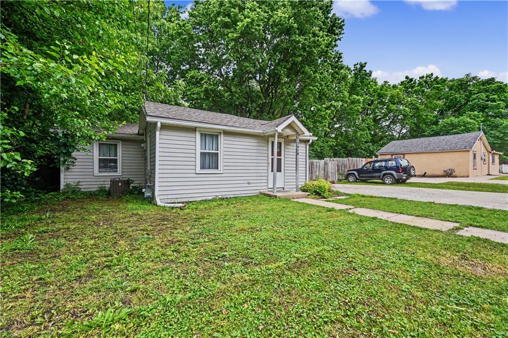 1418 Maple Lane Lawrence, KS 66044 - Photo 3 of 21