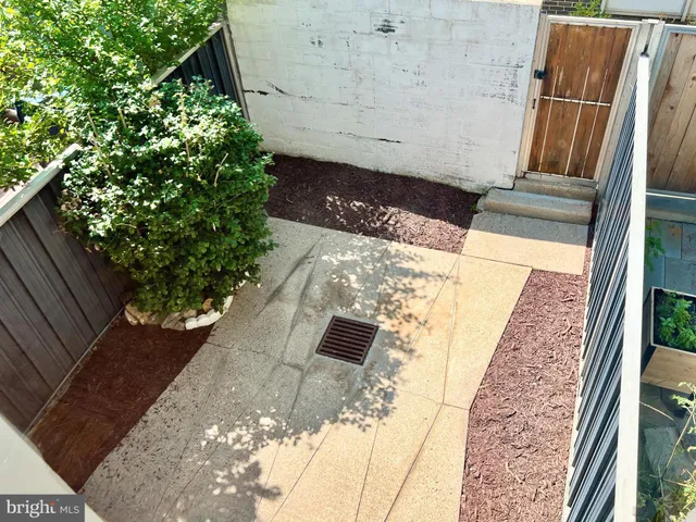 a view of an outdoor space