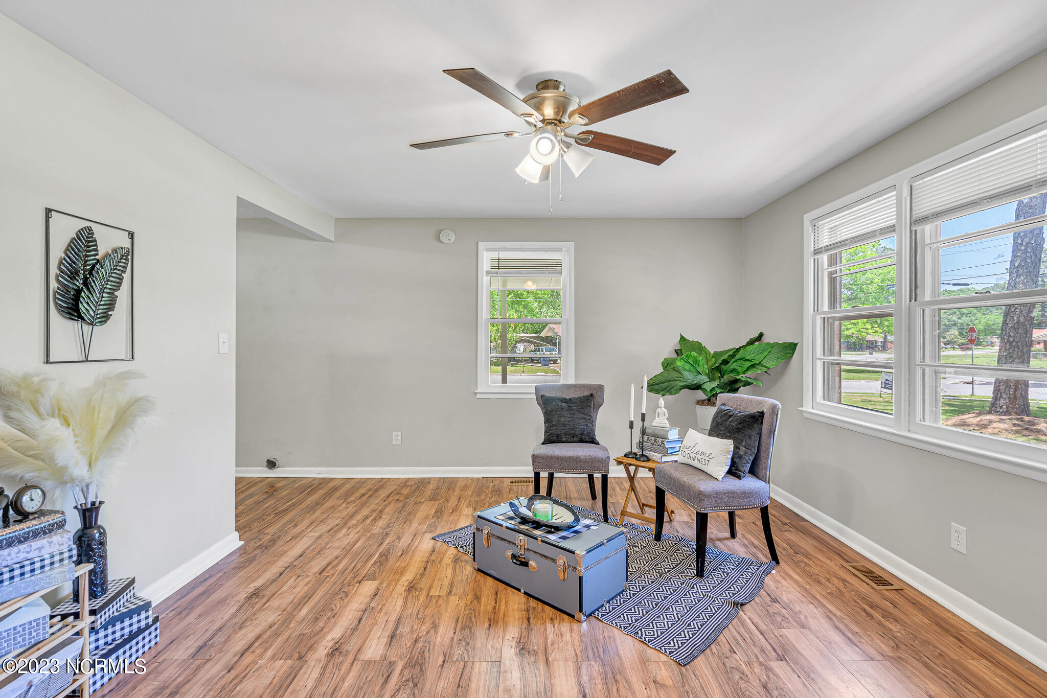 100 Carver Road Jacksonville, NC 28540 - Photo 3 of 21 LivingRoom