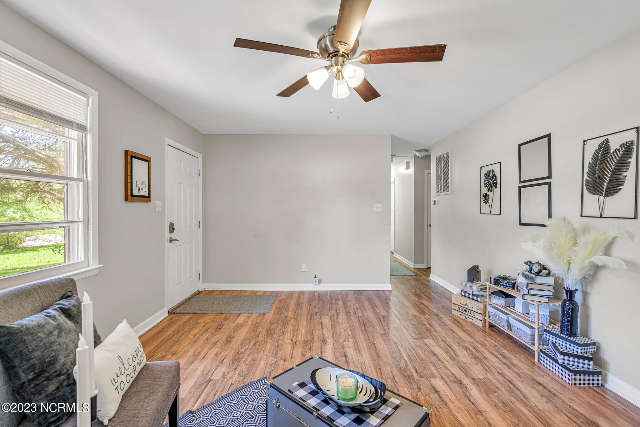 100 Carver Road Jacksonville, NC 28540 - Photo 4 of 21 LivingRoom