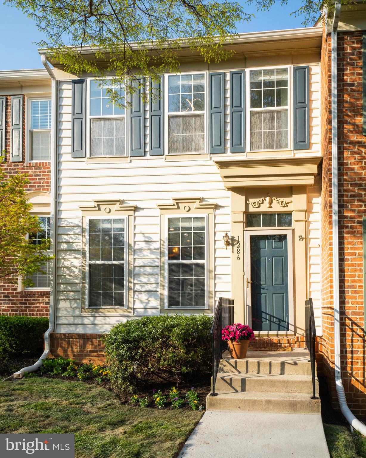 1286 Vintage Place Reston, VA 20194 - Photo 2 of 44 Gallery Image 2