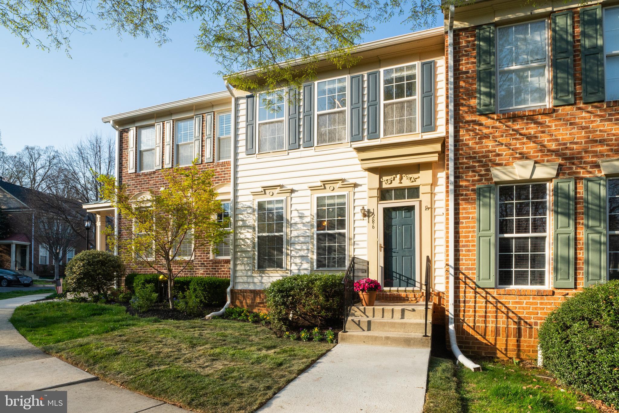 1286 Vintage Place Reston, VA 20194 - Photo 3 of 44 Gallery Image 3