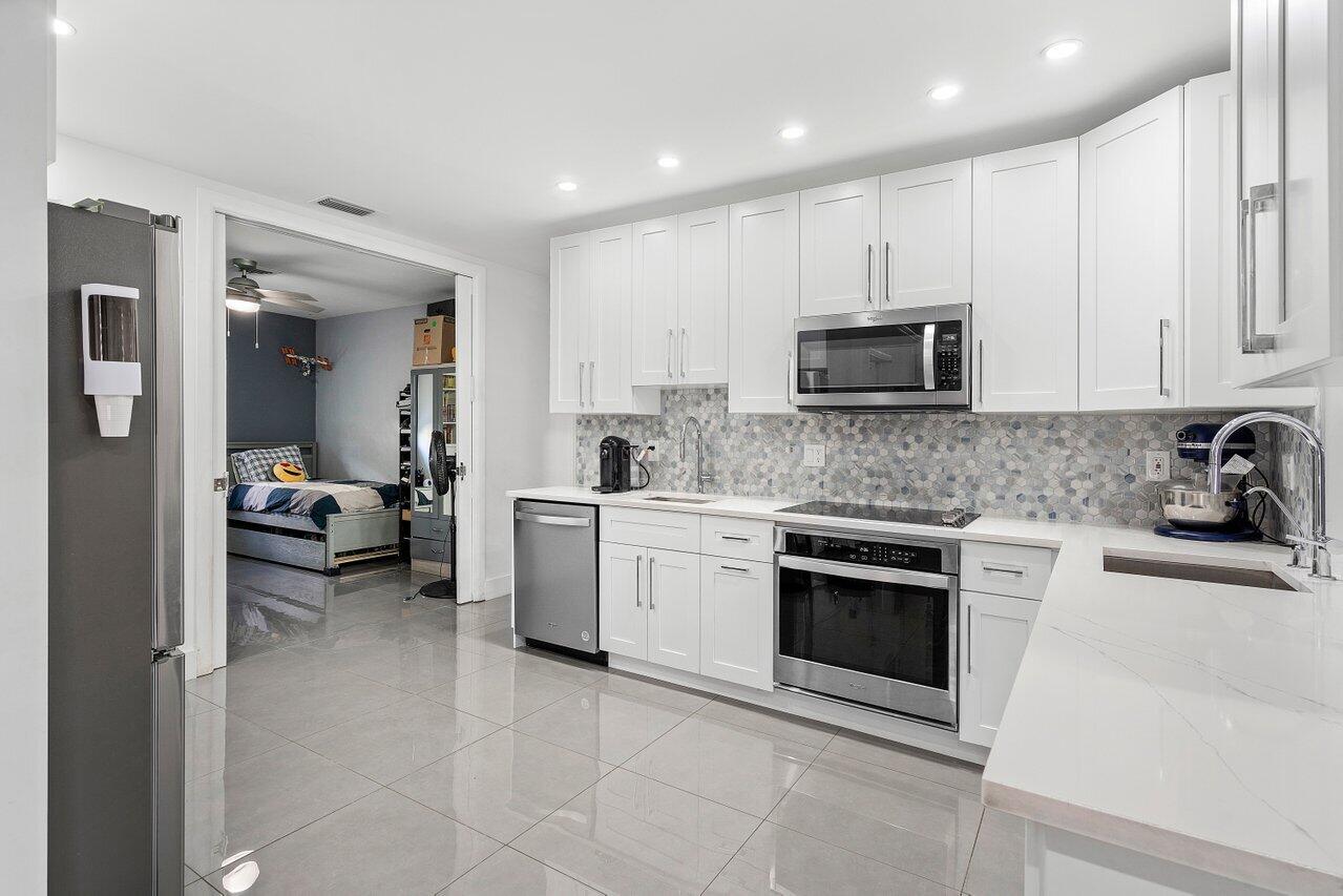 4900 Northwest 5th Avenue Boca Raton, FL 33431 - Photo 11 of 26 012-4900Northwest5thAvenue-BocaRaton-FL-