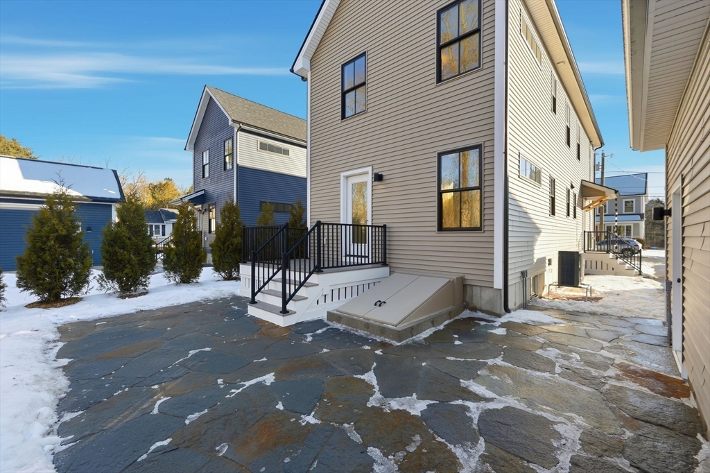 37 Landy Avenue Northampton, MA 01062 - Photo 35 of 40 a view of a street with buildings
