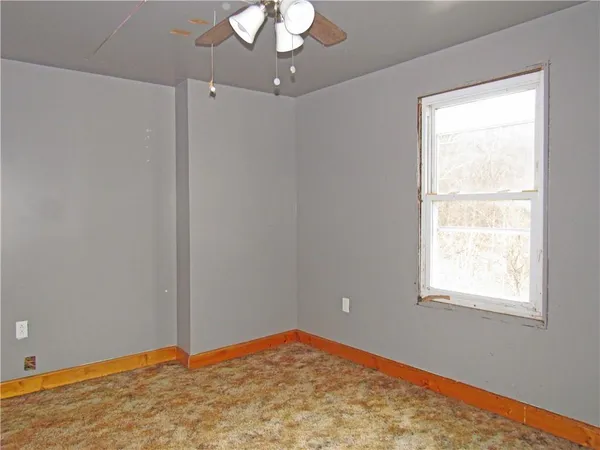 a view of empty room with window