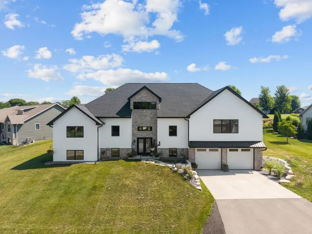 $699,900 | N536 Robinhood Drive, Sherwood, WI 54169