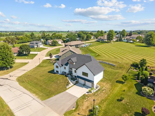 $699,900 | N536 Robinhood Drive, Sherwood, WI 54169