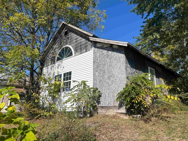 $12,700 | 323 East Commercial Street, Hartford City, IN 47348