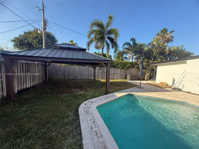 a view of backyard with tub