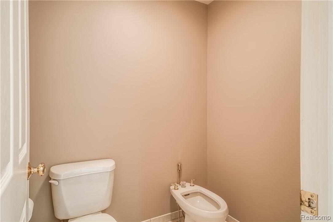 260 Hawk Ridge Drive Clarkston, MI 48348 - Photo 70 of 91 Interiors (42 of 63).jpg