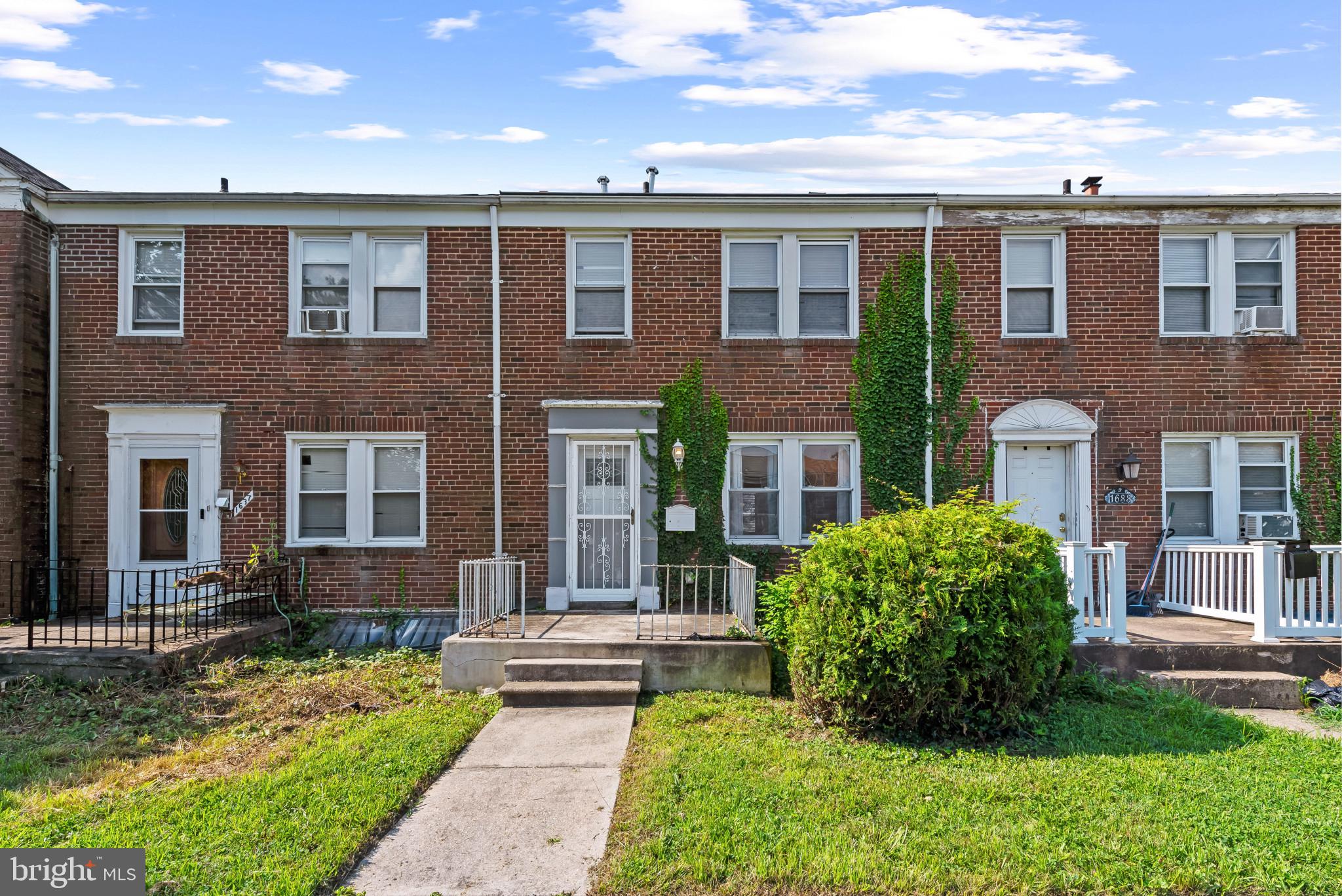 Welcome to 1635 Lochwood Road!