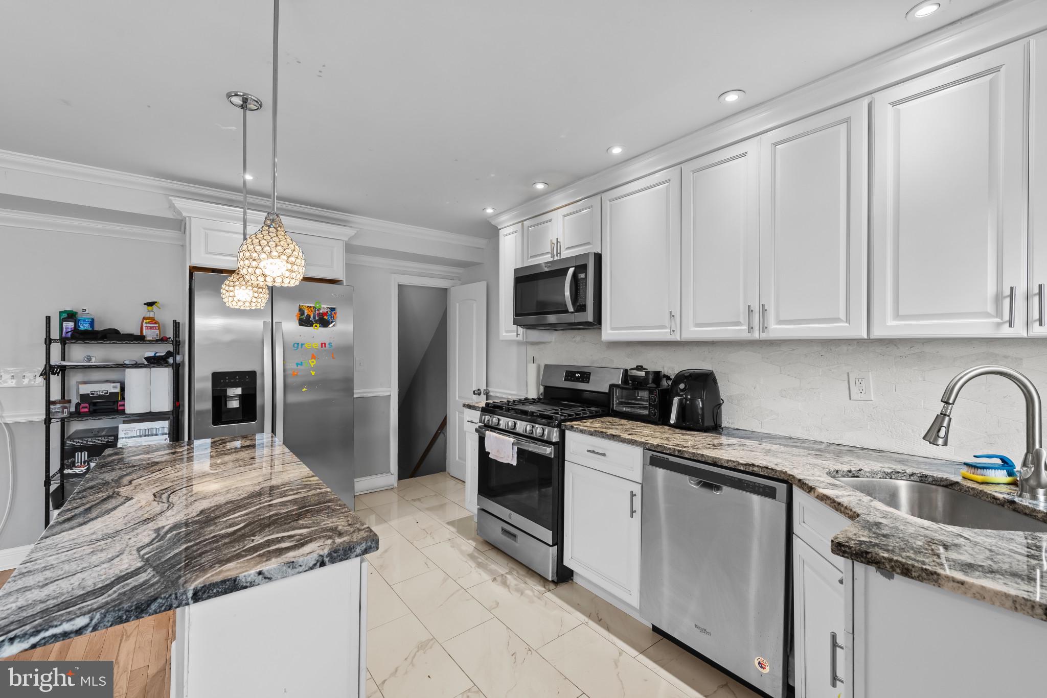 1635 Lochwood Road Baltimore, MD 21218 - Photo 11 of 31 SS Appliances