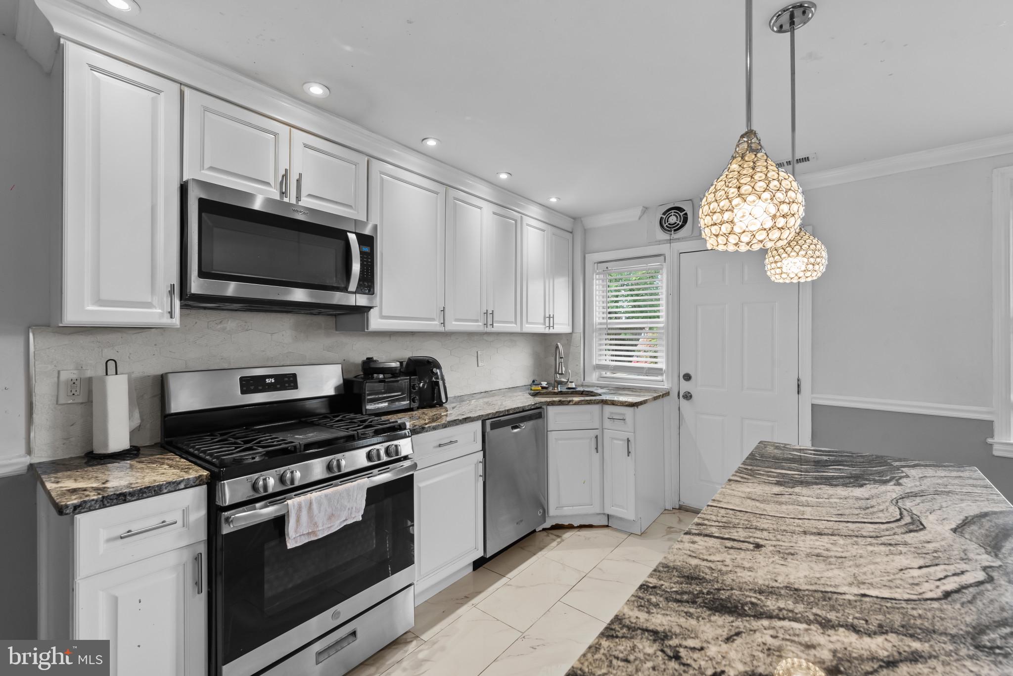 1635 Lochwood Road Baltimore, MD 21218 - Photo 12 of 31 Light Marble Finish Flooring