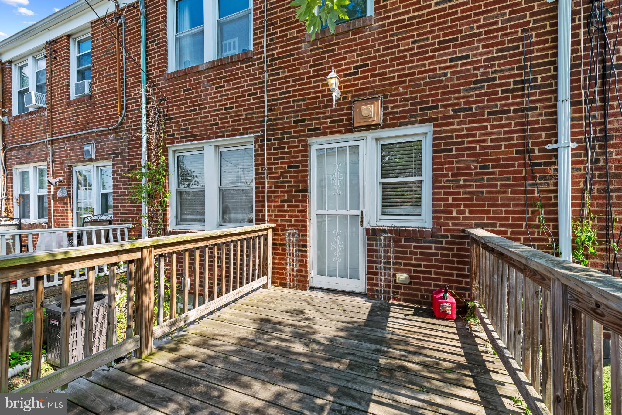 1635 Lochwood Road Baltimore, MD 21218 - Photo 29 of 31 Deck
