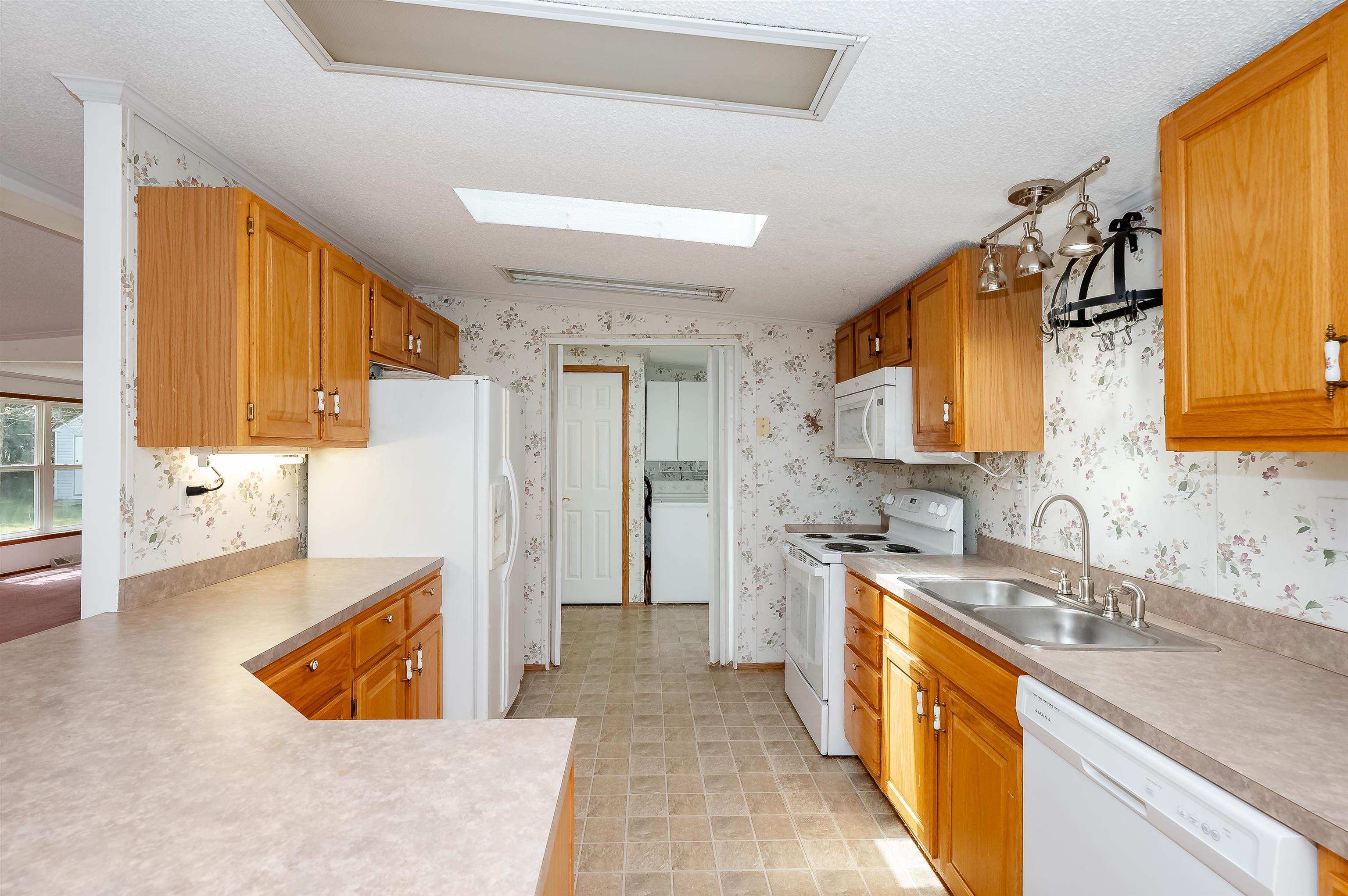 6 Hawk Lane Rochester, NH 03868 - Photo 3 of 38