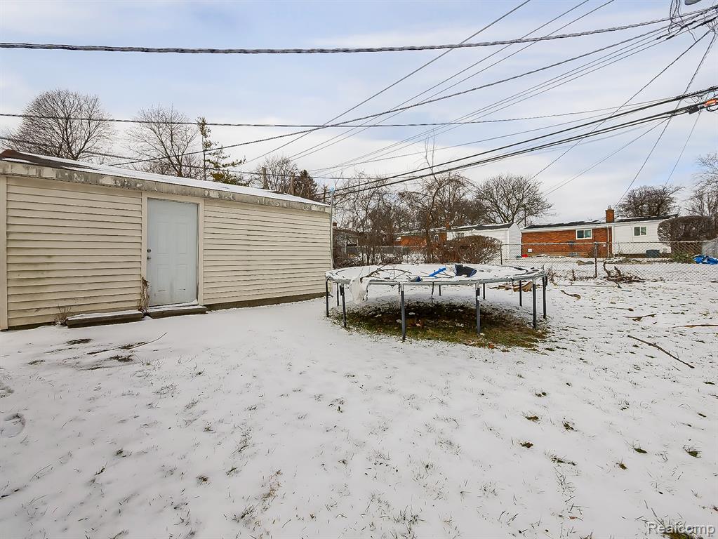 1283 Featherstone Road Pontiac, MI 48342 - Photo 32 of 34