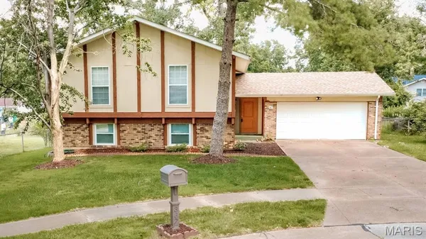 $379,000 | 367 Napoli Court, Ballwin, MO 63021