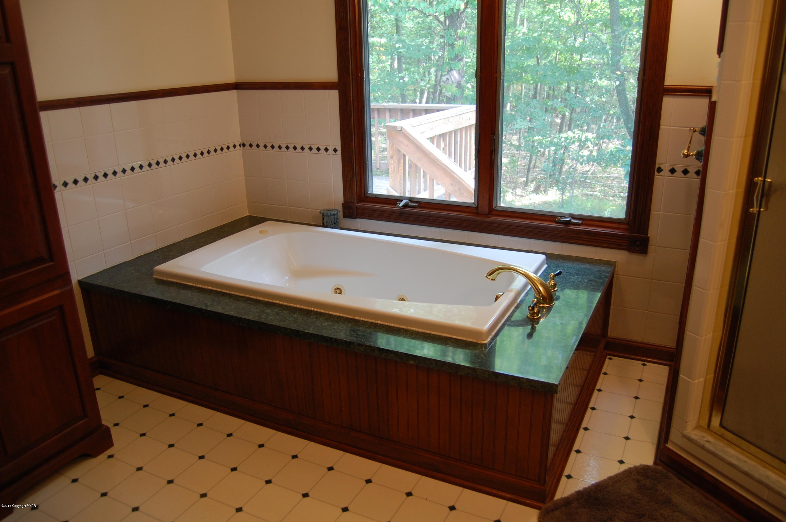 2106 Mountain Road Stroudsburg, PA 18360 - Photo 11 of 19 2nd bath