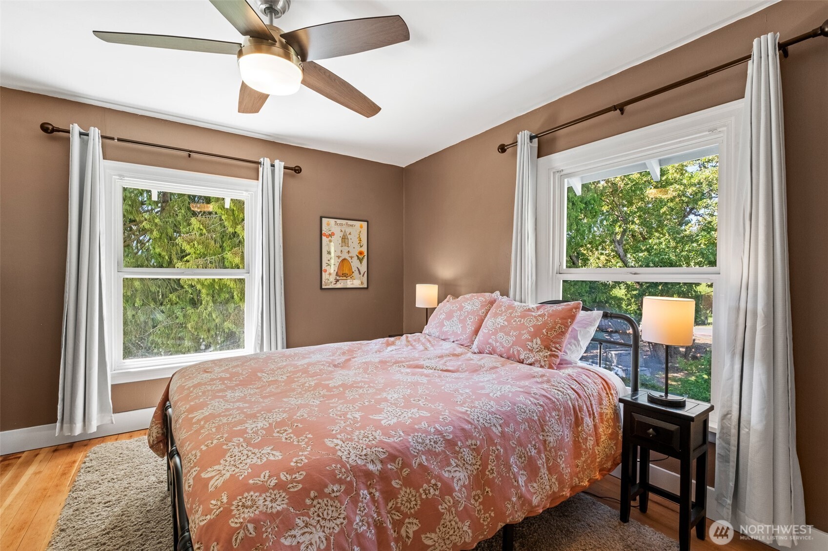 9753 Nibbelink Road Peshastin, WA 98847 - Photo 11 of 35 a bedroom with a large bed and a window