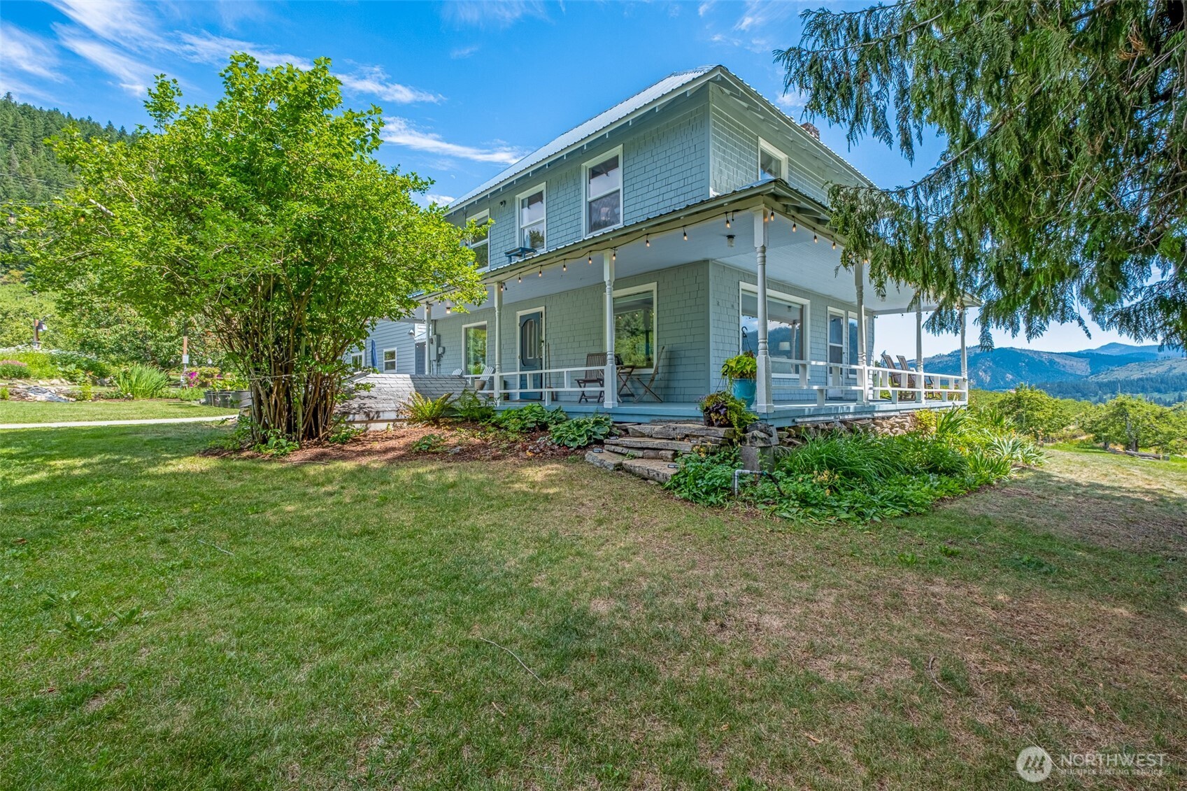 9753 Nibbelink Road Peshastin, WA 98847 - Photo 25 of 35 a front view of a house with garden