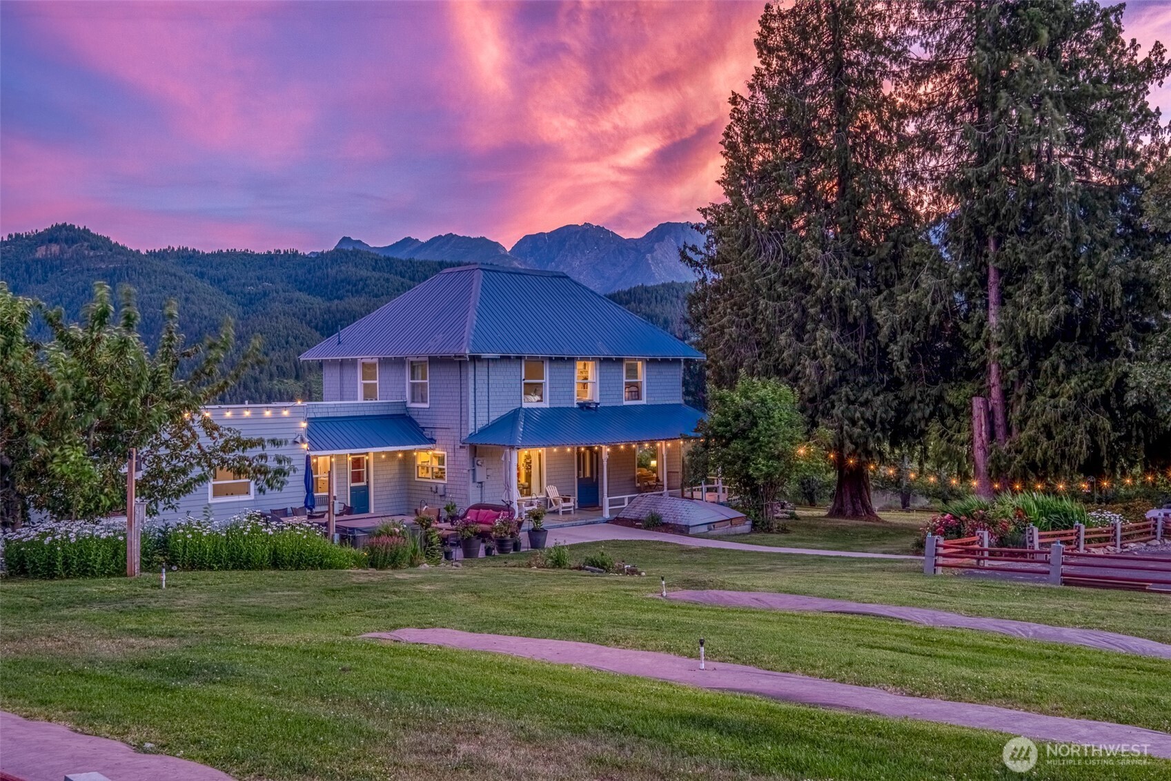 9753 Nibbelink Road Peshastin, WA 98847 - Photo 26 of 35 a front view of a houses with yard and green space