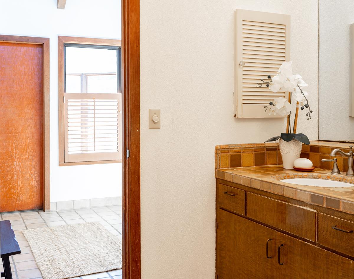 270 River Road Salinas, CA 93908 - Photo 29 of 44 a utility room with a window dryer and washer
