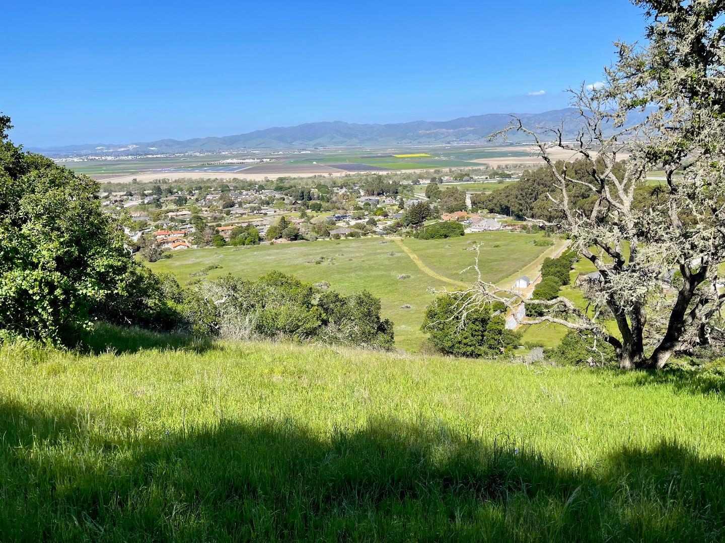 270 River Road Salinas, CA 93908 - Photo 42 of 44 a view of lake with city