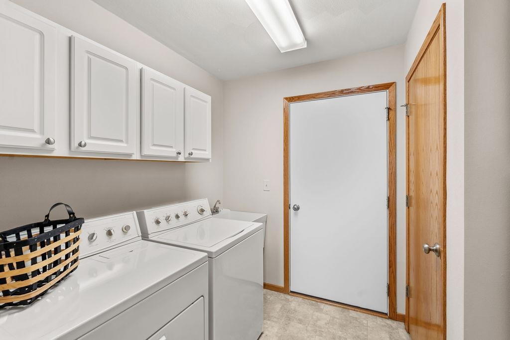 154 Rivers Edge Drive Cherry Valley, IL 61016 - Photo 21 of 32 a utility room with dryer and washer