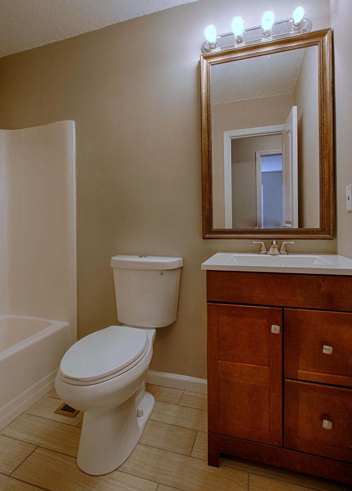 824 Bent Tree Road Knoxville, TN 37934 - Photo 12 of 16 Main Bathroom