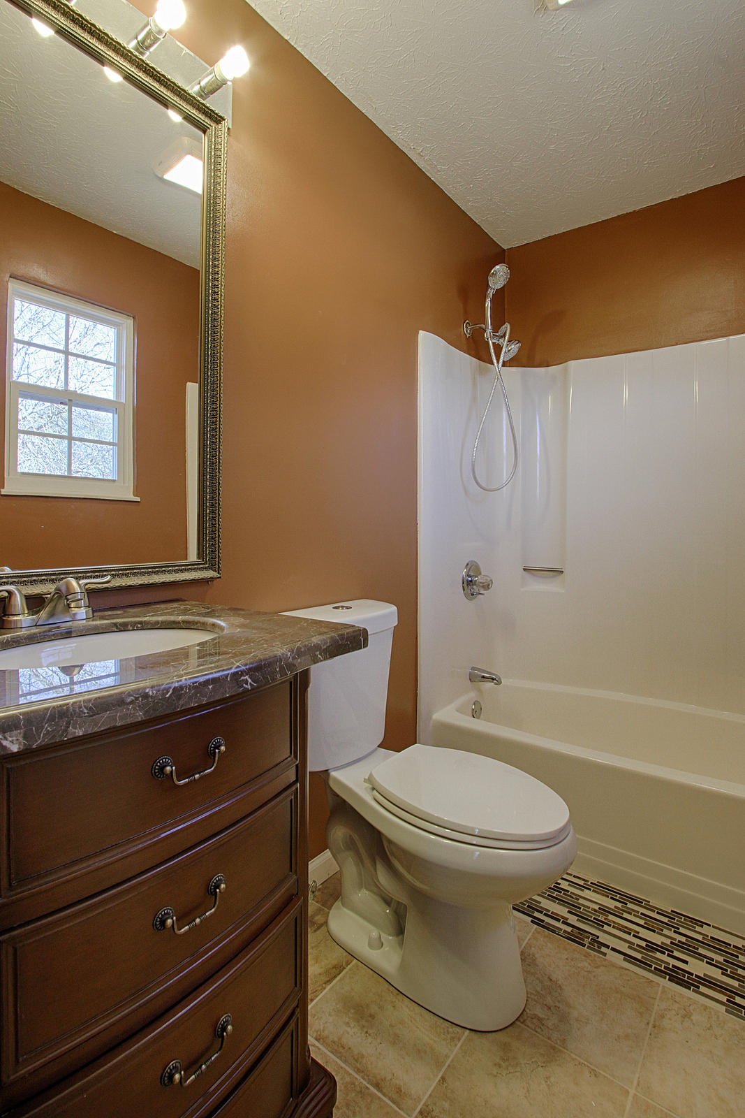 824 Bent Tree Road Knoxville, TN 37934 - Photo 14 of 16 Mater Bathroom