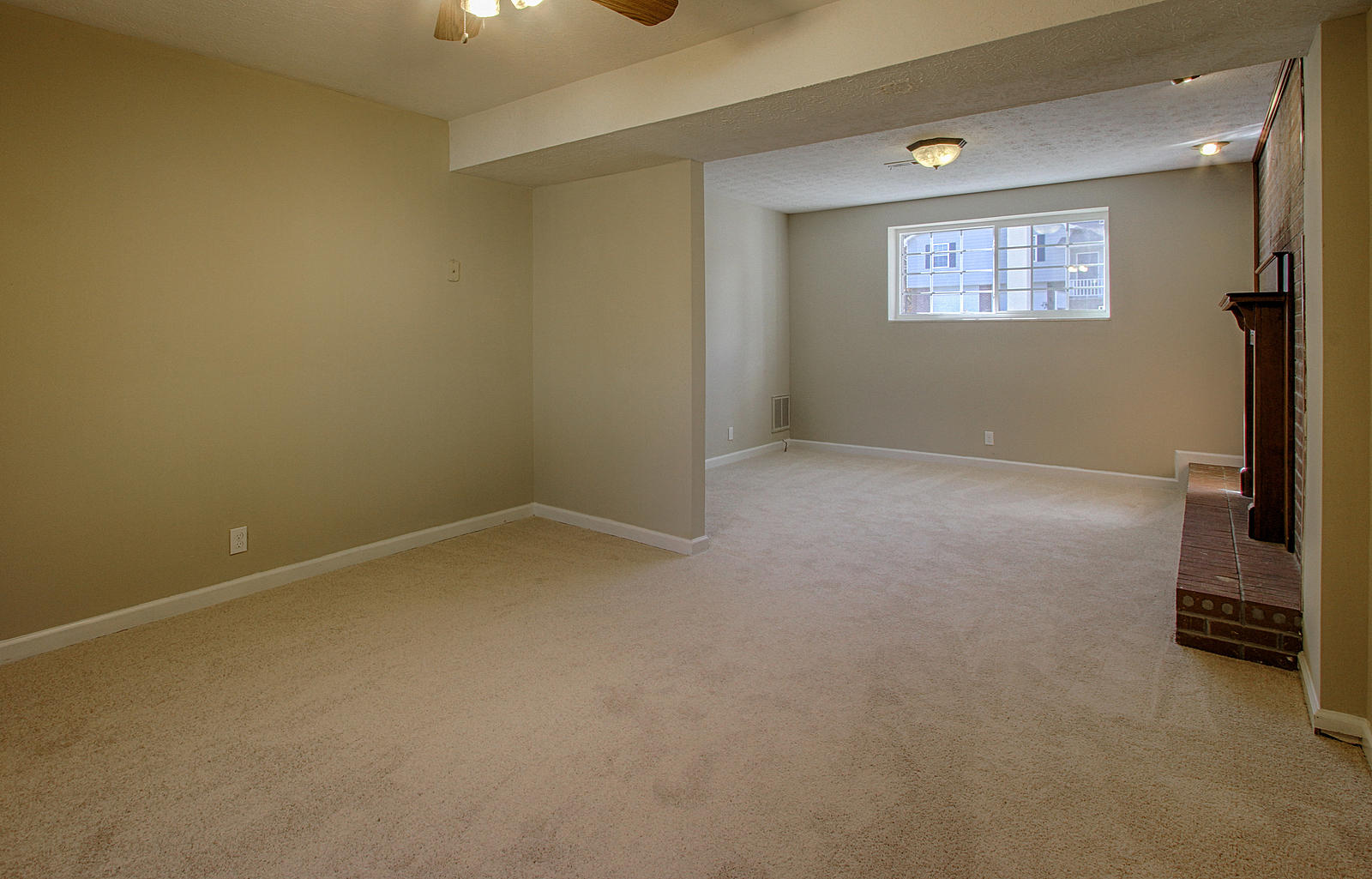 824 Bent Tree Road Knoxville, TN 37934 - Photo 6 of 16 Family Room: Extra Large Family Room