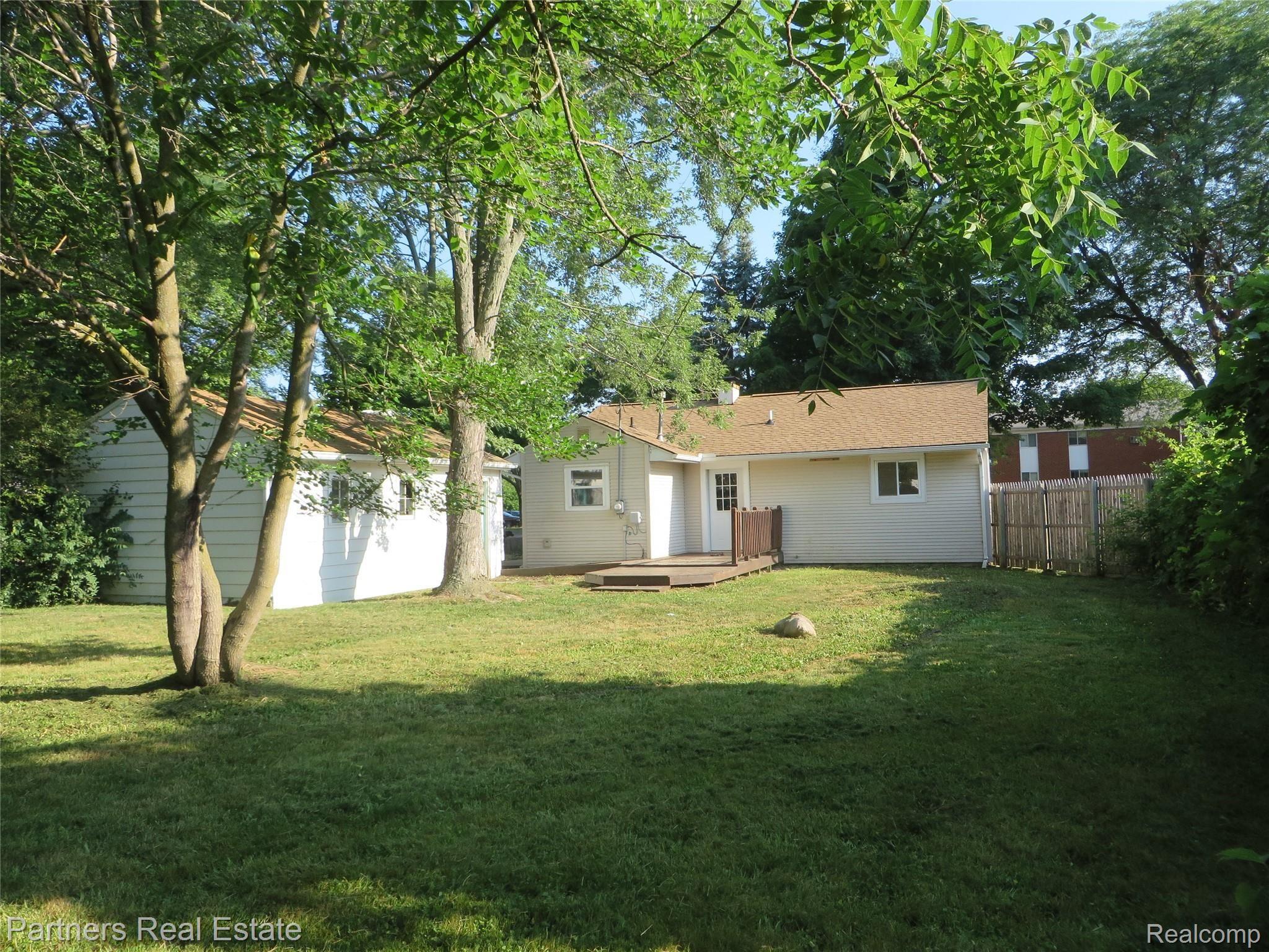 815 Riddle Street Howell, MI 48843 - Photo 4 of 29 IMG_0009.JPG