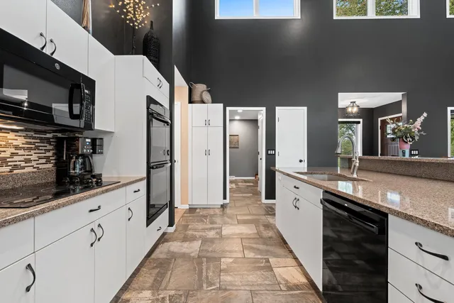 $824,900 | N5938 Wolf River Road, Shawano, WI 54166