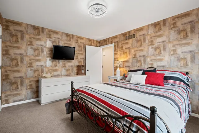 $824,900 | N5938 Wolf River Road, Shawano, WI 54166