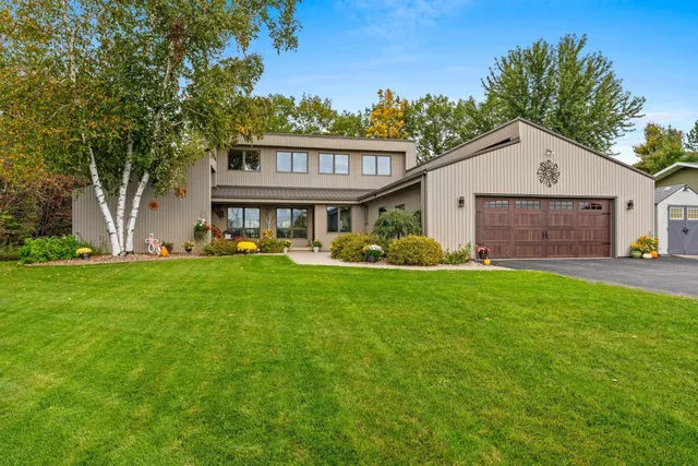 $824,900 | N5938 Wolf River Road, Shawano, WI 54166