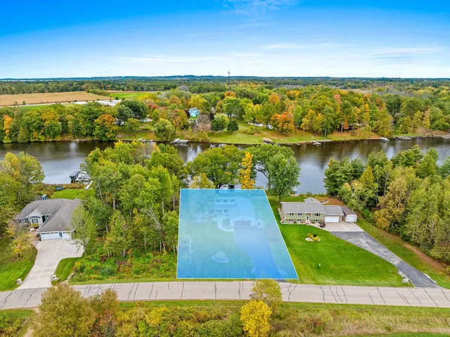 $824,900 | N5938 Wolf River Road, Shawano, WI 54166