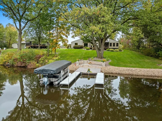 $824,900 | N5938 Wolf River Road, Shawano, WI 54166