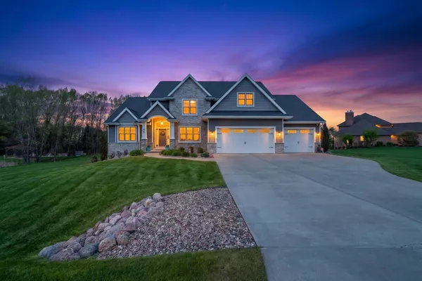 $1,569,900 | 3400 Amber Lane, Green Bay, WI 54311