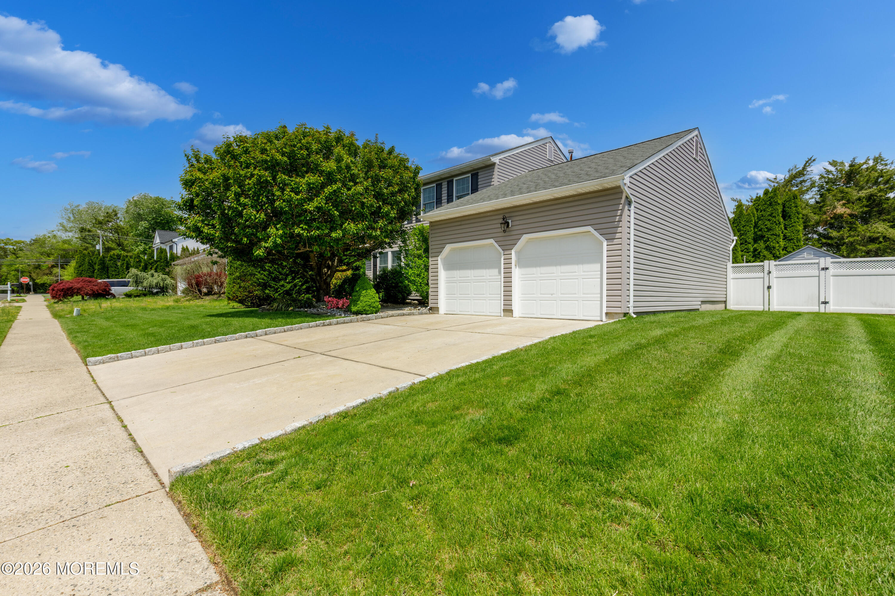 6 Davids Lane Howell, NJ 07731 - Photo 4 of 44 Exterior-10