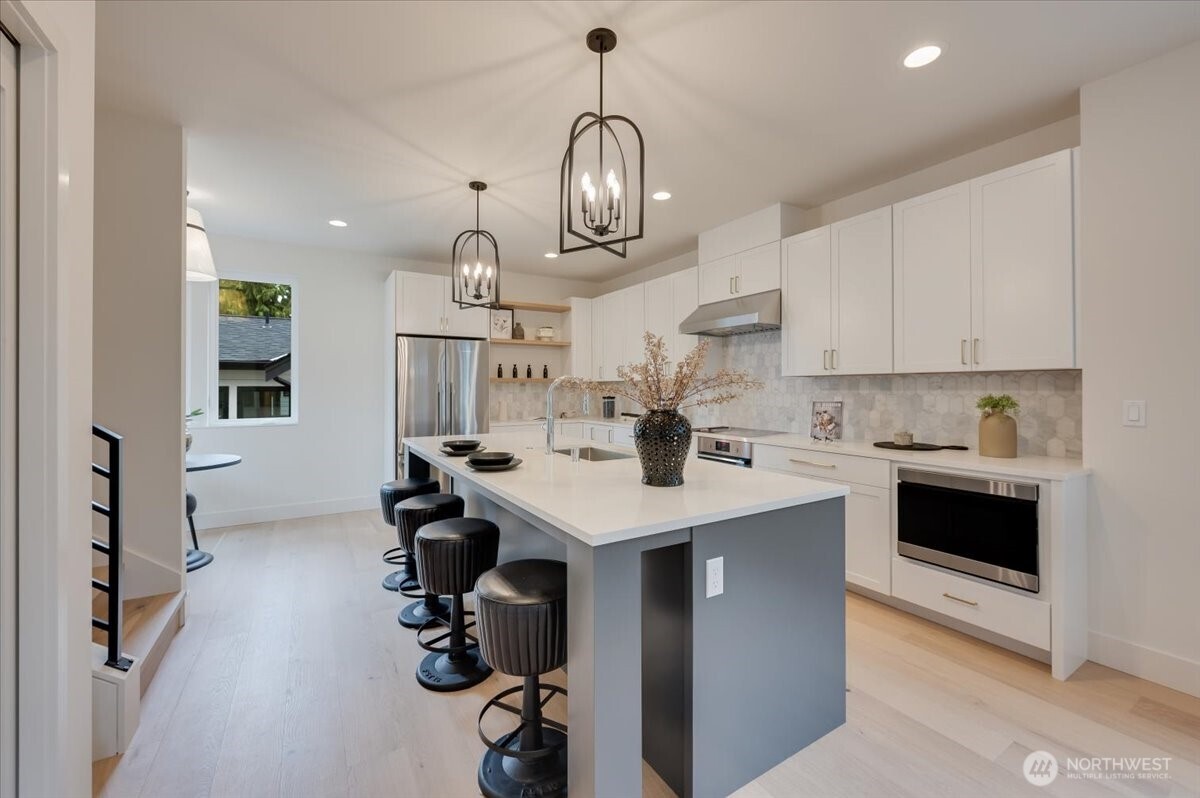 13542 39th Avenue Northeast, Unit A Seattle, WA 98125 - Photo 17 of 30