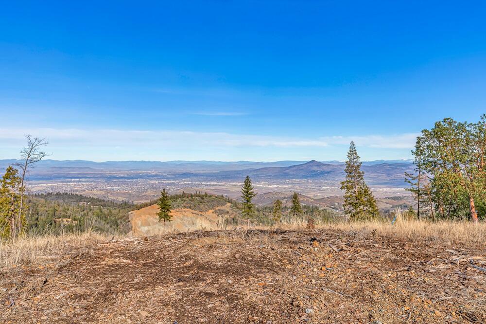 Griffin Creek Road Medford, OR 97501 - Photo 4 of 18 9R9A4136